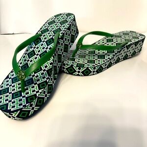 Tory Burch women’s green flip flops sz 8